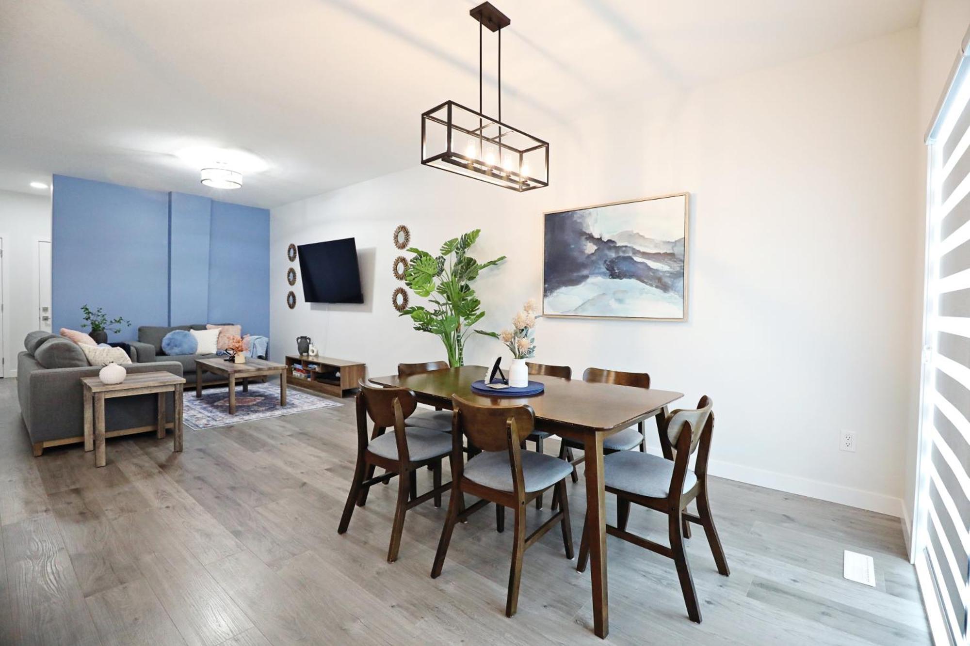 Beautiful Home With 4 King Beds,Airport,Disney+ 에드먼턴 외부 사진
