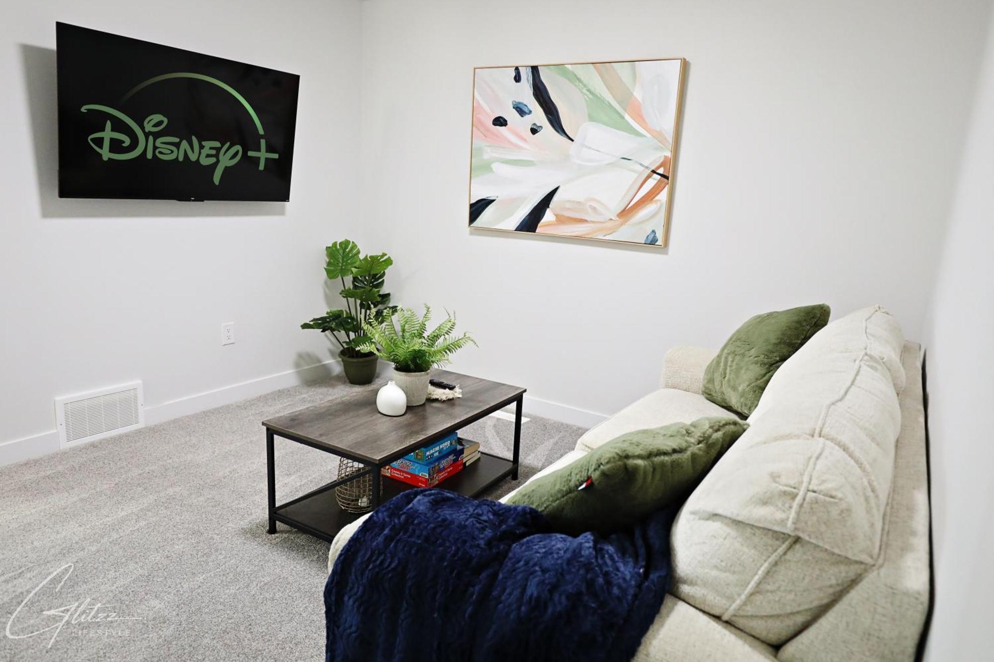 Beautiful Home With 4 King Beds,Airport,Disney+ 에드먼턴 외부 사진